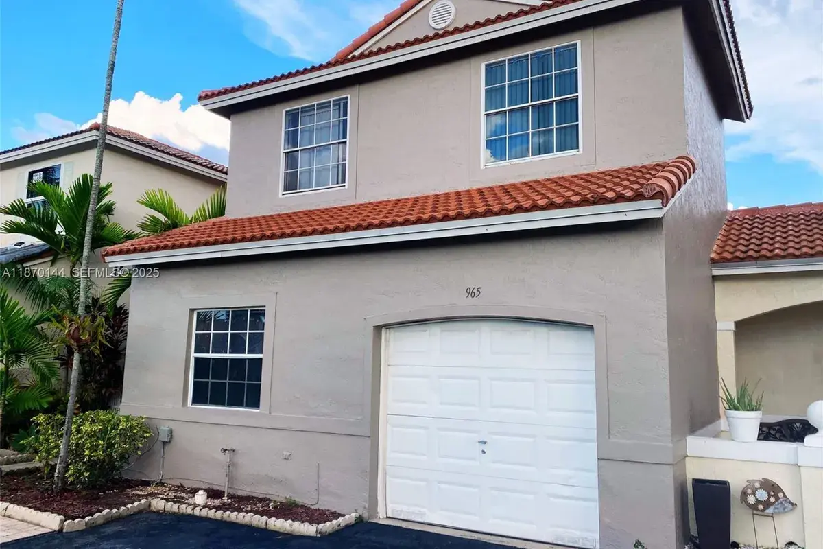 965 SW 180th Ter, Pembroke Pines FL 33029