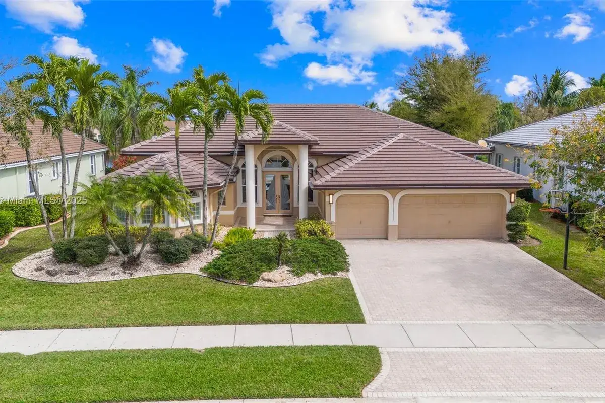 5135 Kensington Cir, Coral Springs FL 33076
