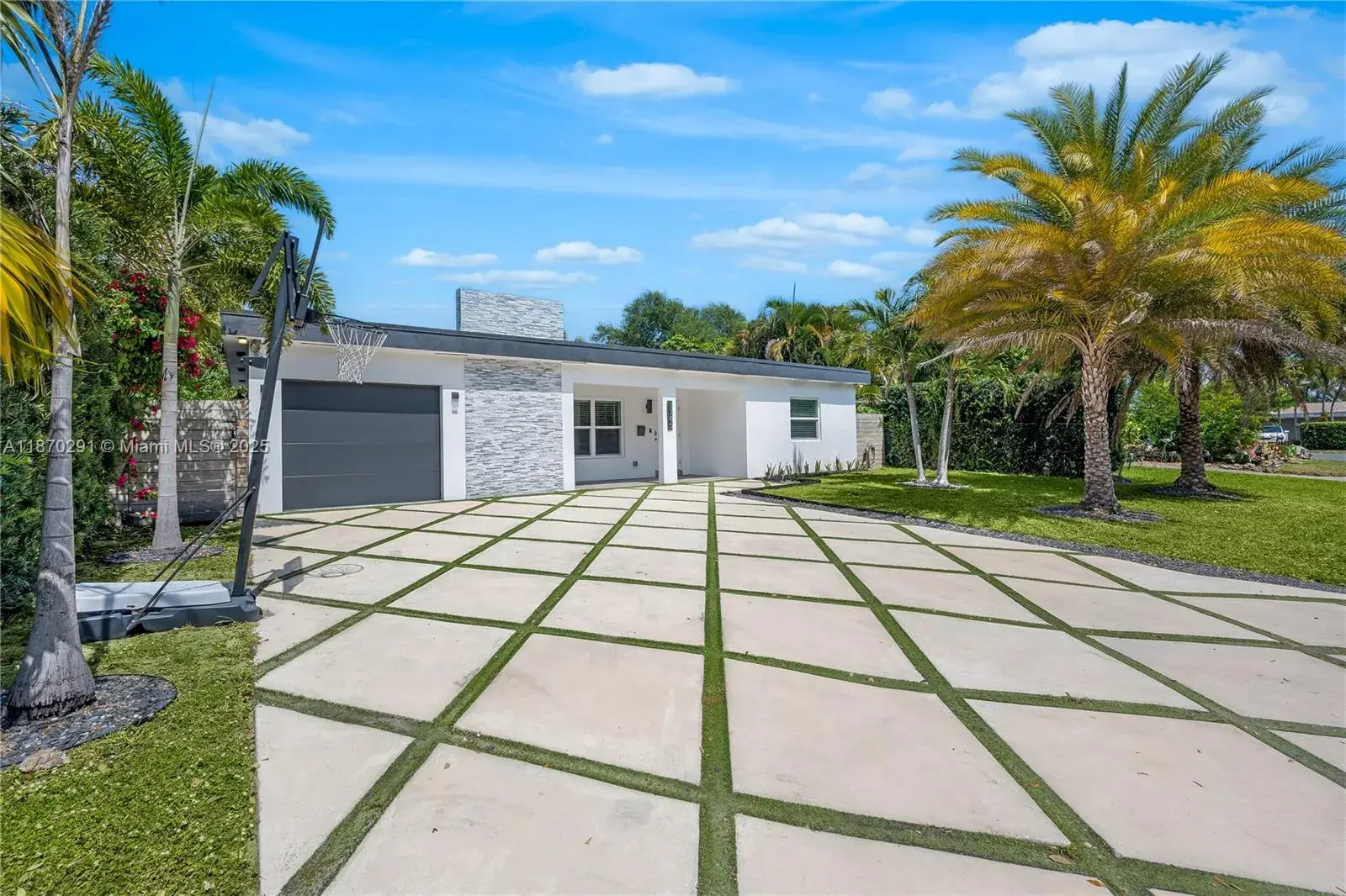 1785 NE 15th St, Fort Lauderdale FL 33304