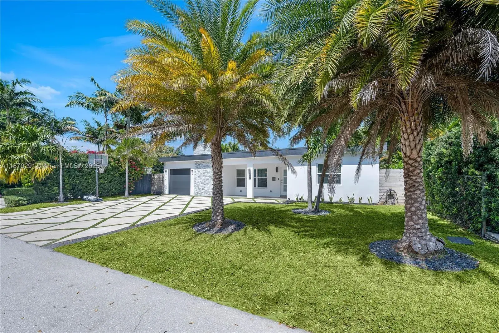 1785 NE 15th St, Fort Lauderdale FL 33304