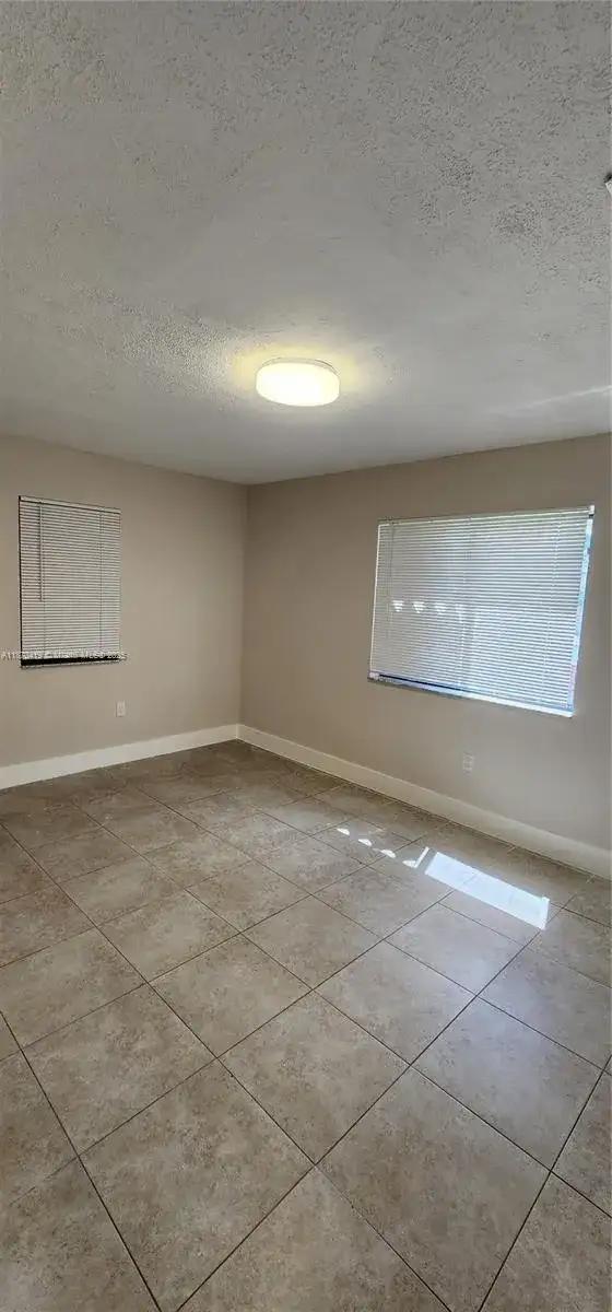 6121 SW 39th St, Miramar FL 33023 photo 2