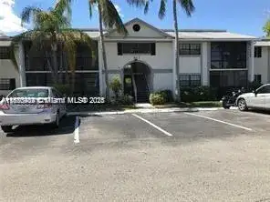 911 NE 199th St # 14, Miami FL 33179 photo 2