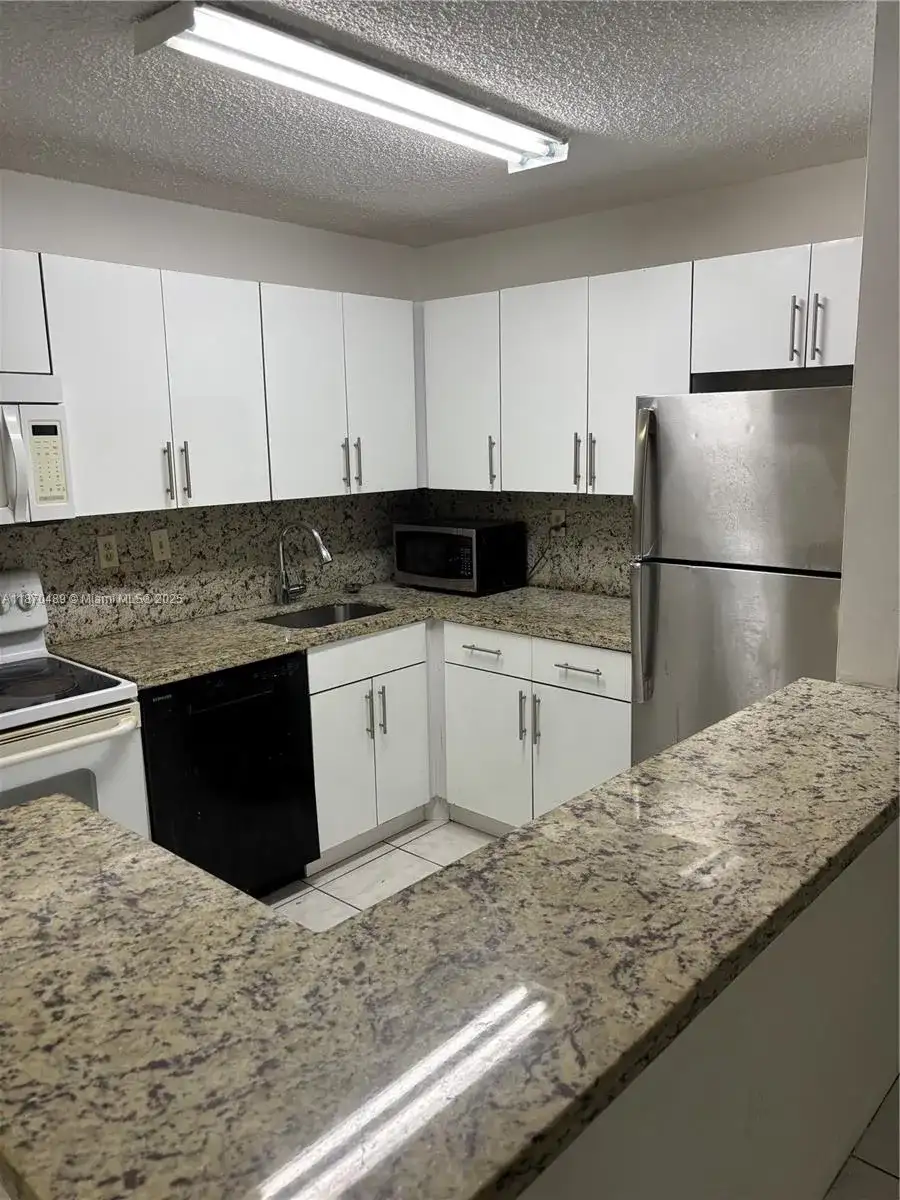 911 NE 199th St # 14, Miami FL 33179 photo 3