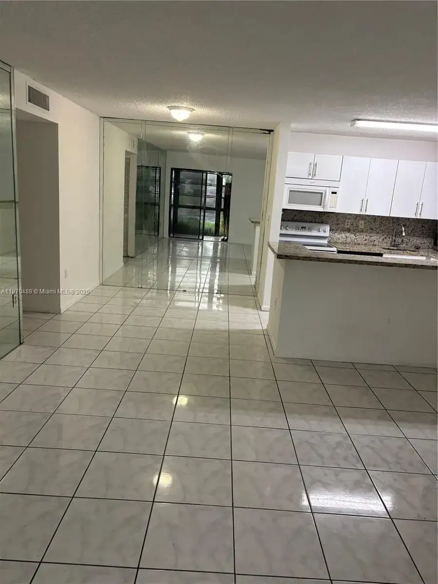 911 NE 199th St # 14, Miami FL 33179 photo 5