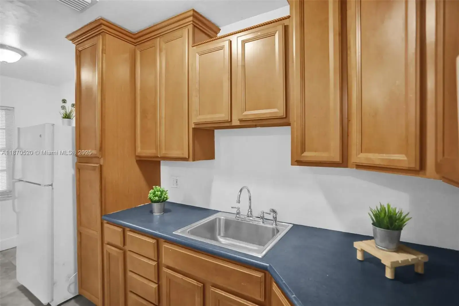 1860 Venice Park Dr # 213, North Miami FL 33181 photo 2