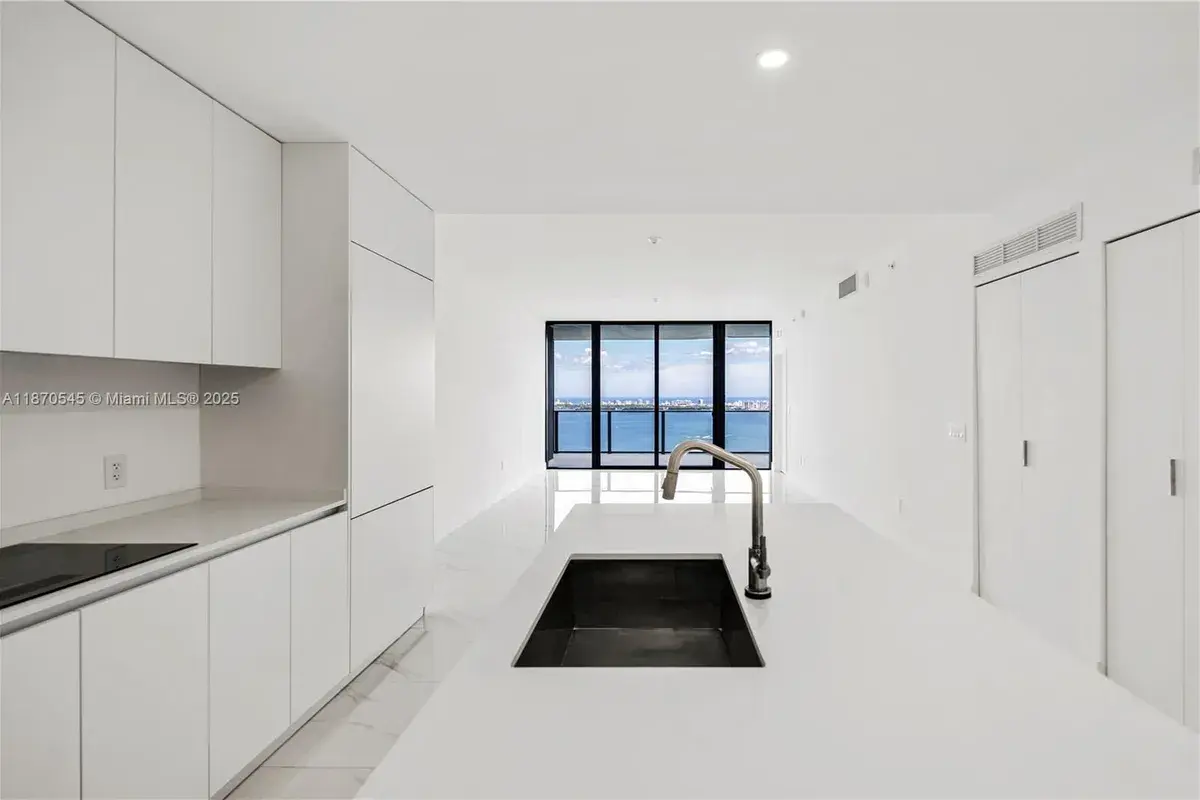 700 NE 24TH ST # 4102, Miami FL 33137