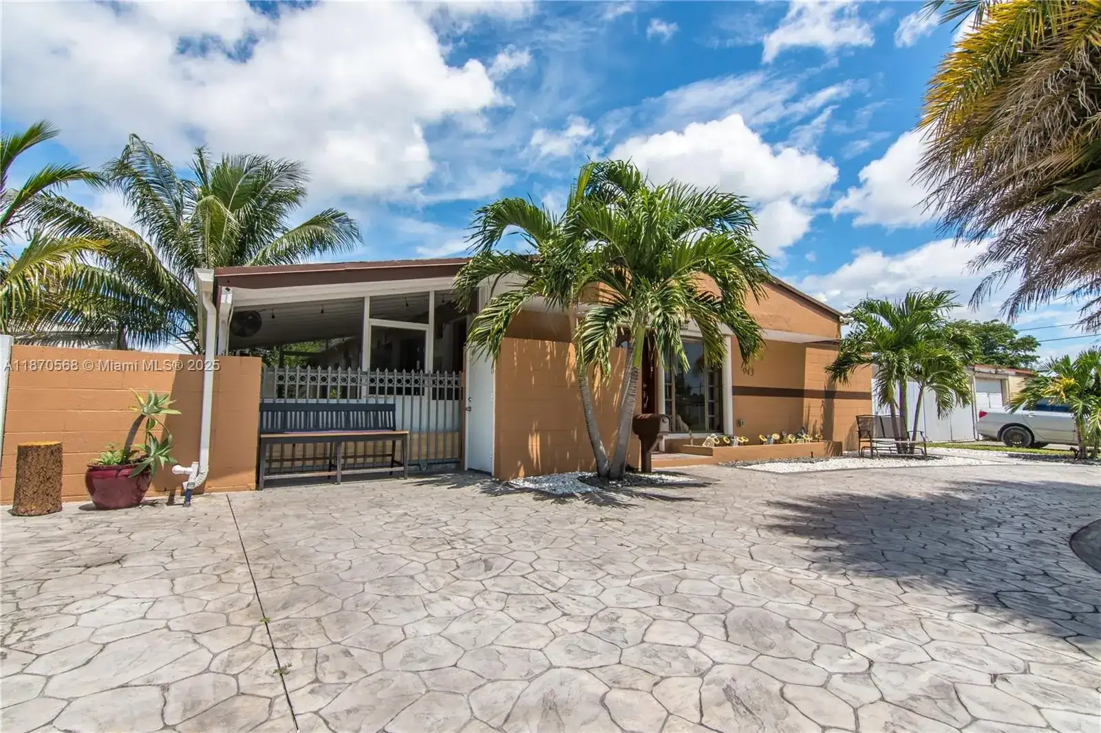 943 W 64th Pl, Hialeah FL 33012 photo 2