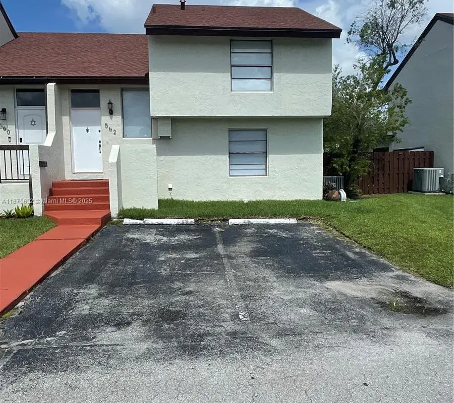 562 NW 98th Ct # 562, Miami FL 33172