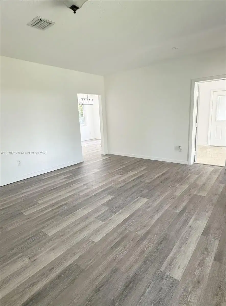 1450 NW 35th St, Miami FL 33142 photo 3