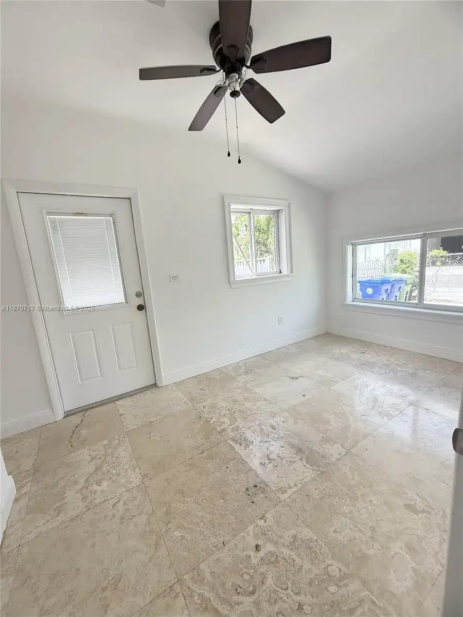 1450 NW 35th St, Miami FL 33142 photo 4