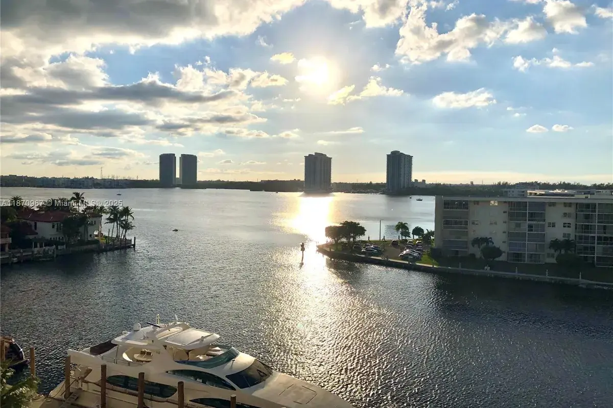 1000 W Island Blvd # 712, Aventura FL 33160