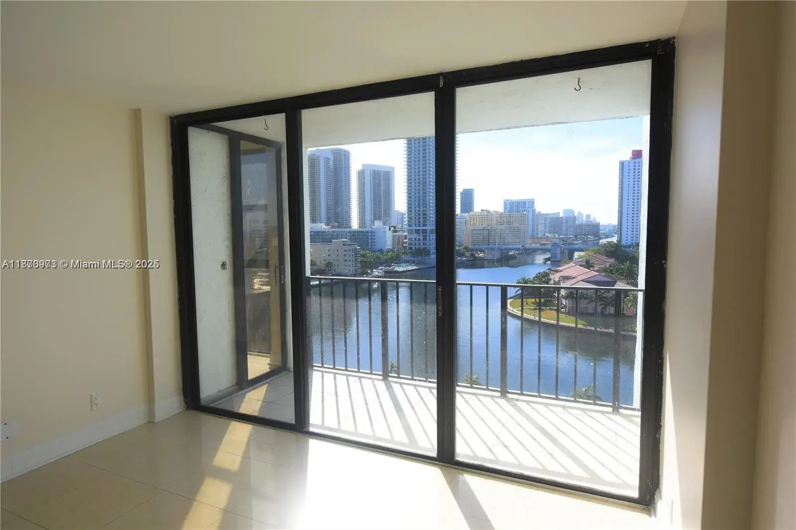 200 Leslie Dr # 1124, Hallandale Beach FL 33009