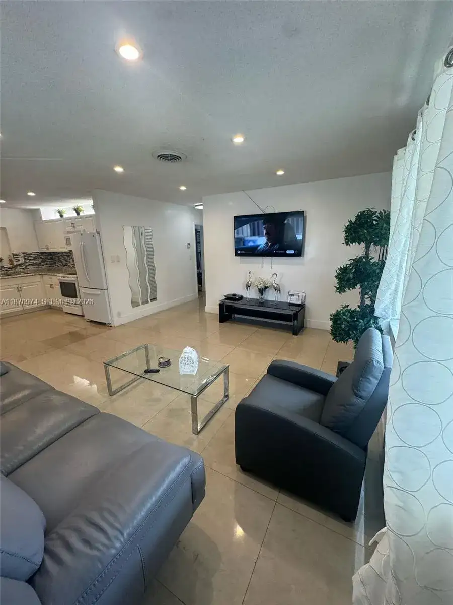 4808 NW 27th Ter, Tamarac FL 33309 photo 2