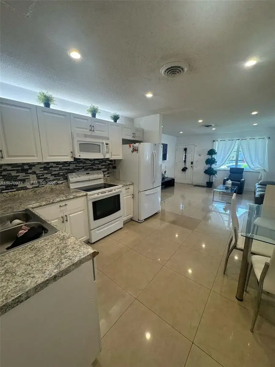 4808 NW 27th Ter, Tamarac FL 33309 photo 5