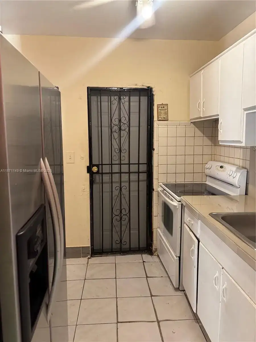 1685 NW 133rd St, North Miami FL 33167 photo 2