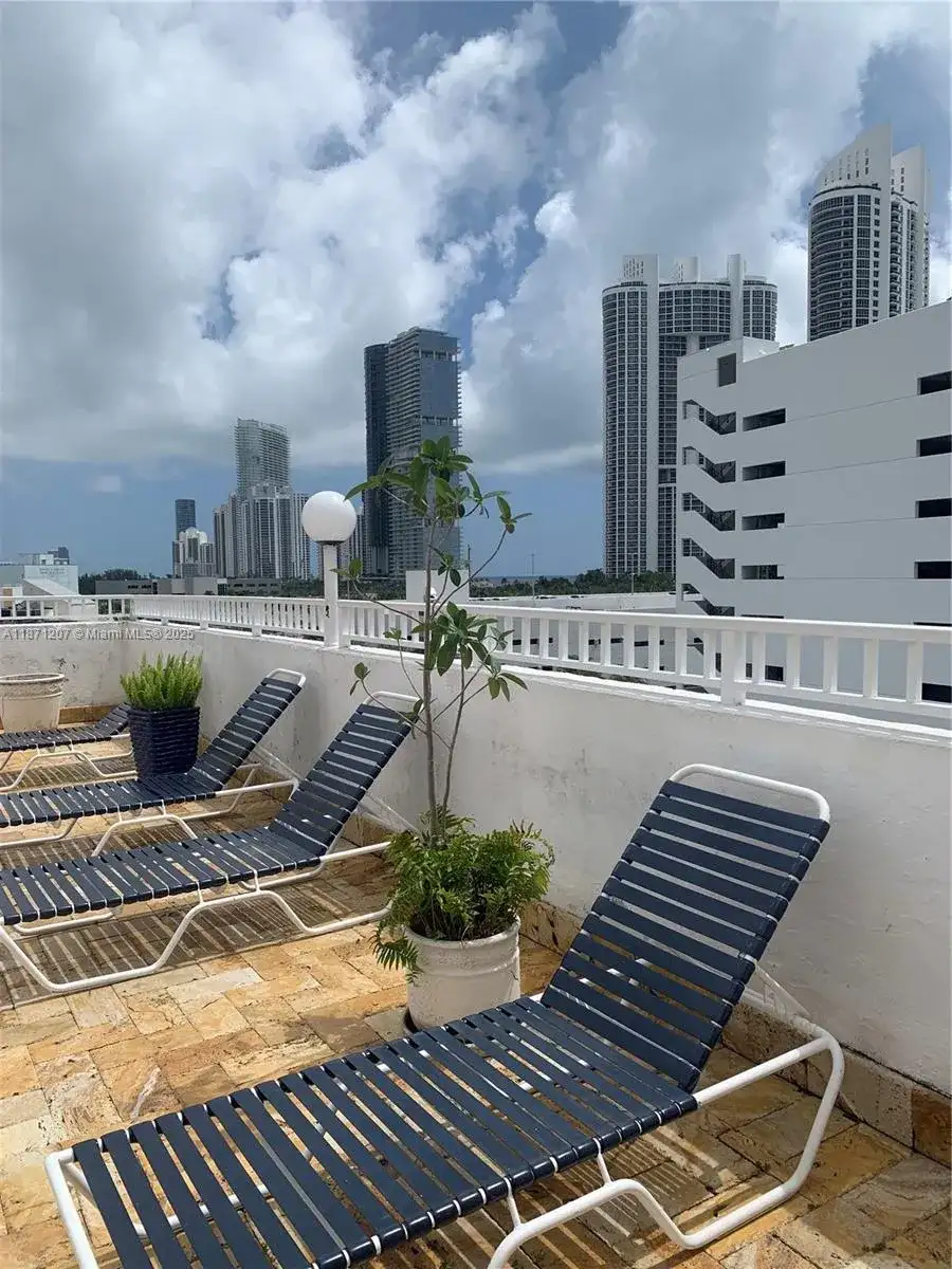 17800 Atlantic Blvd # 206, Sunny Isles Beach FL 33160 photo 4