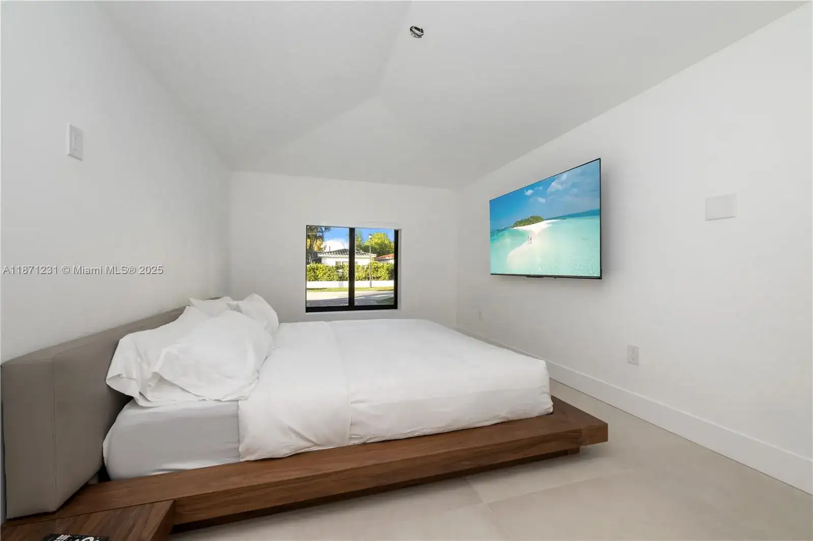 900 W 47th Ct, Miami Beach FL 33140 photo 4