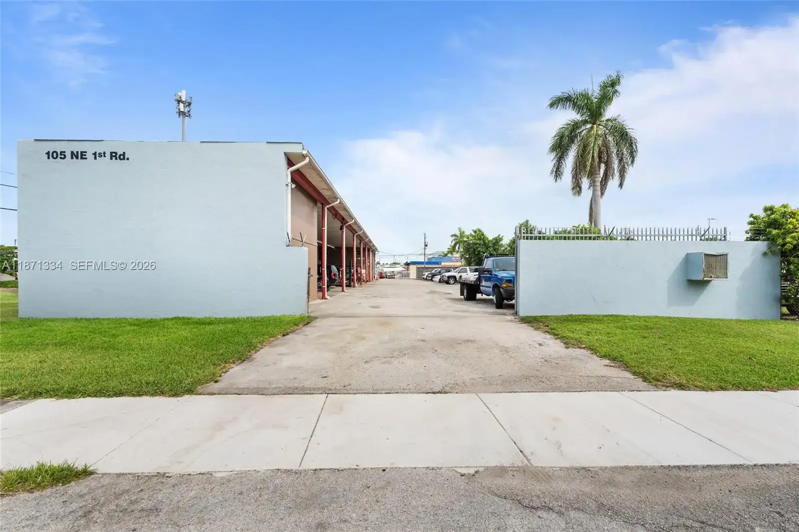 105 NE 1st RD, Homestead FL 33030 photo 2