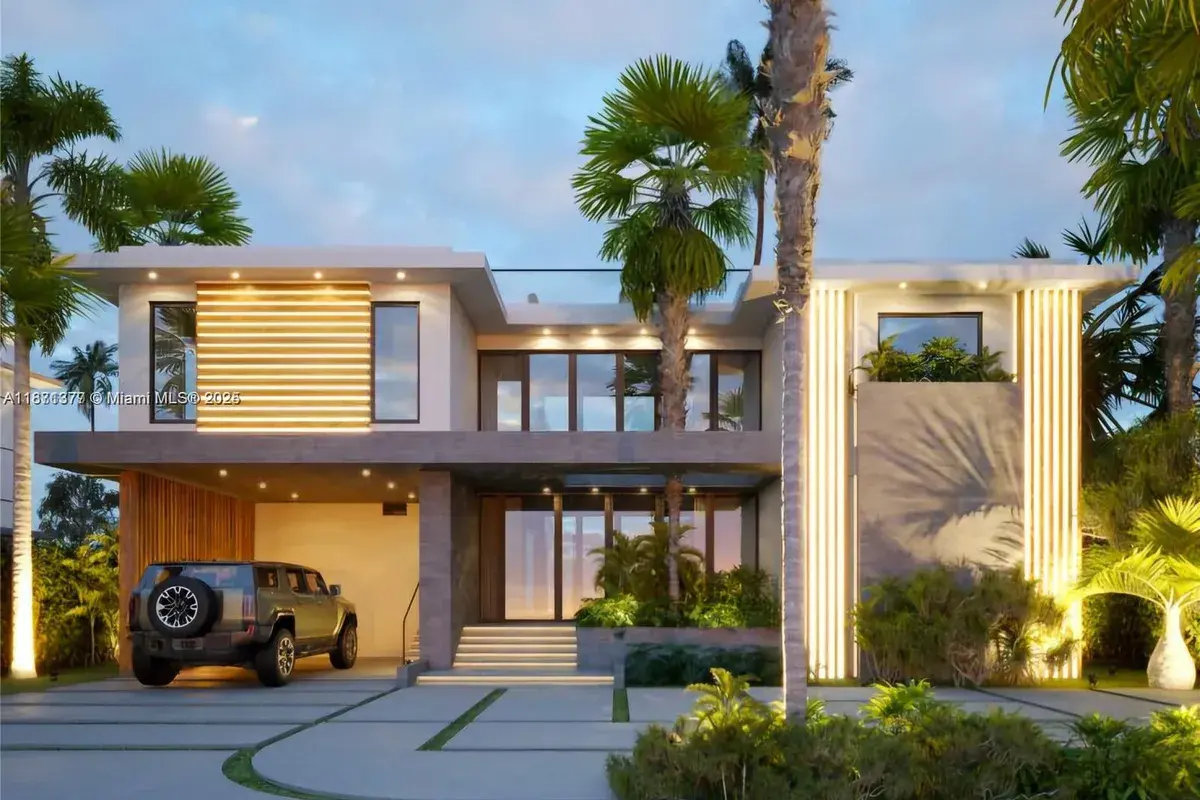 910 N Venetian Dr, Miami Beach FL 33139