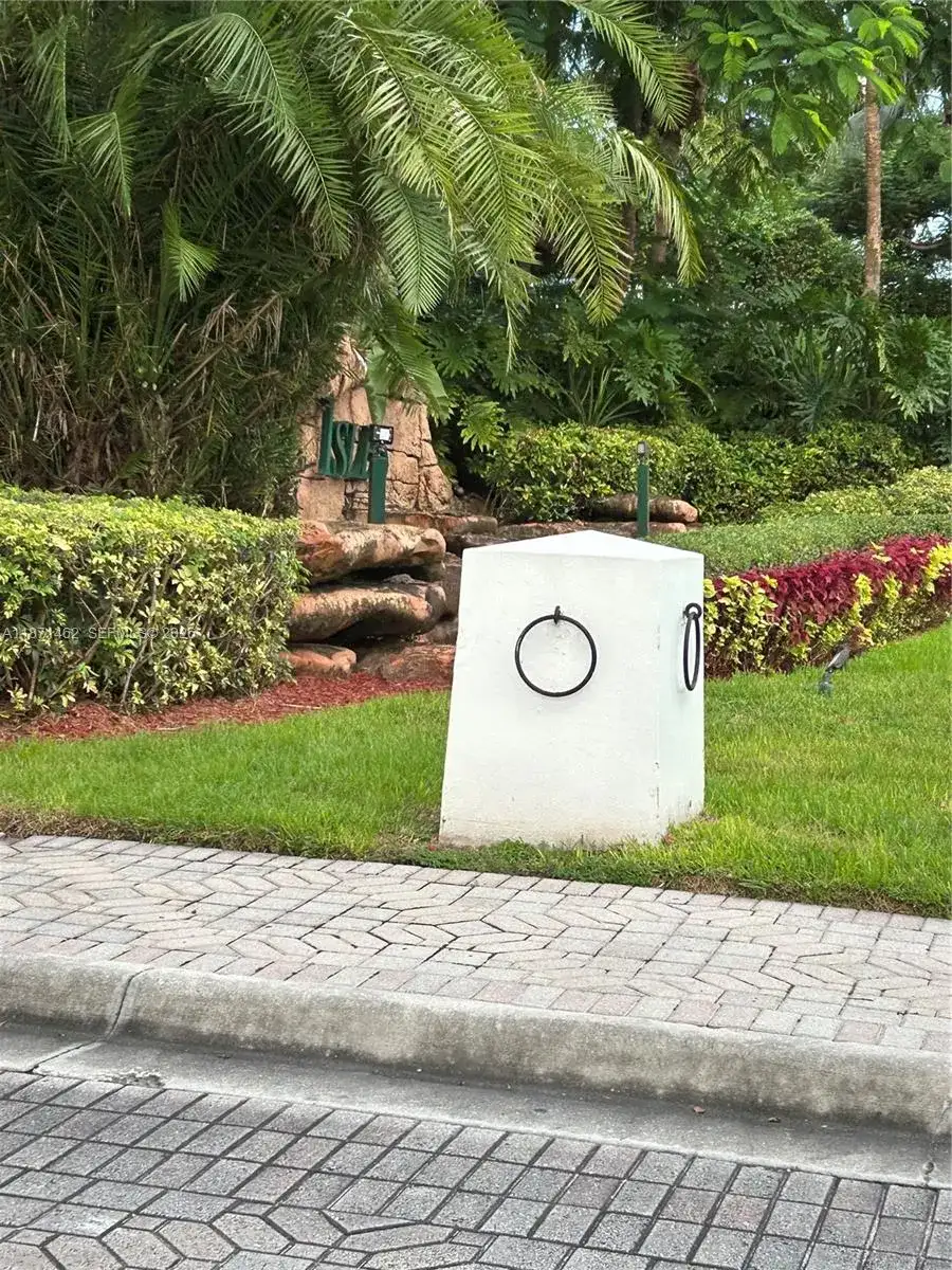 11186 NW 73rd Ter, Doral FL 33178 photo 3