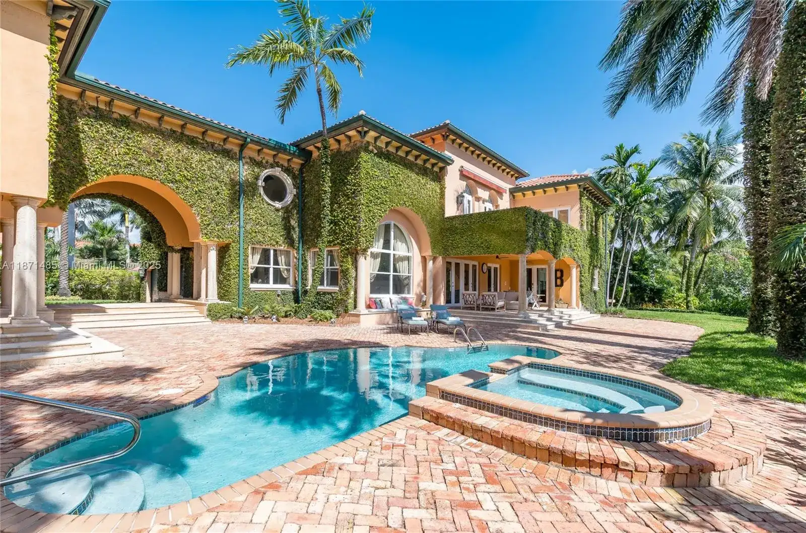 104 Paloma Dr, Coral Gables FL 33143 photo 2