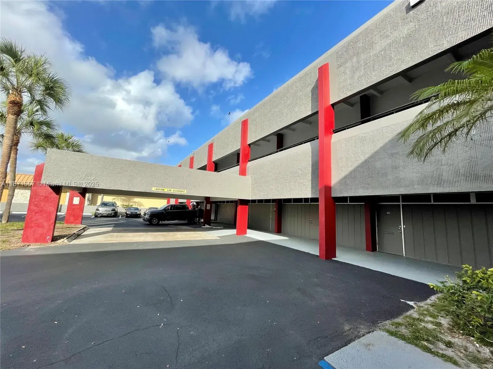 5975 W Sunrise Blvd, Sunrise FL 33313