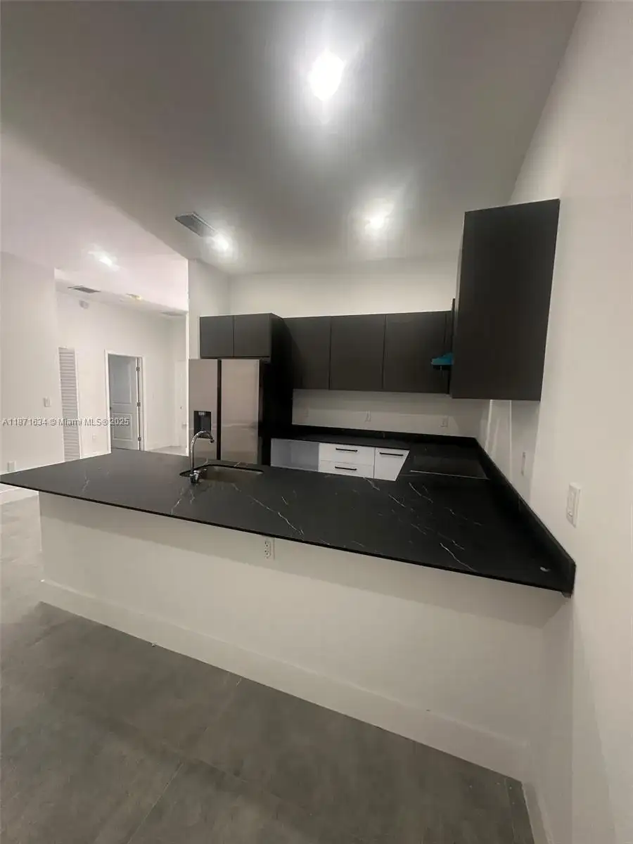 2423 NW 23rd Ln, Fort Lauderdale FL 33311 photo 3