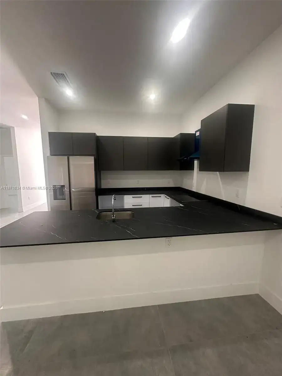 2423 NW 23rd Ln, Fort Lauderdale FL 33311 photo 4
