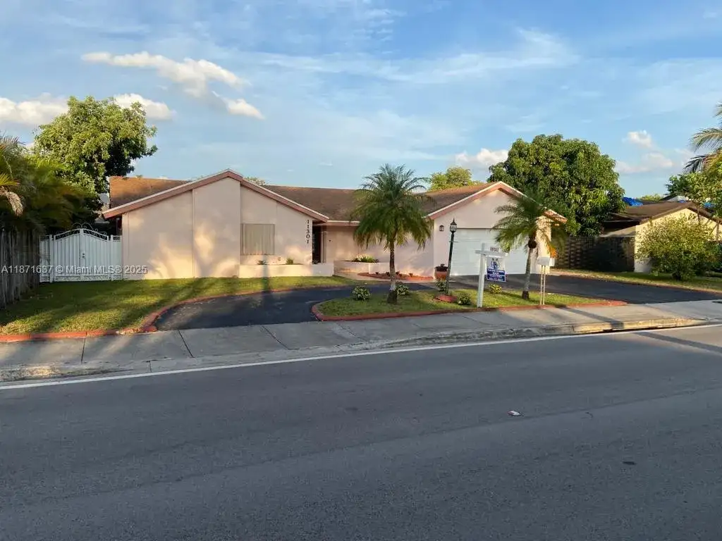 11301 SW 132nd Ave, Miami FL 33186 photo 2