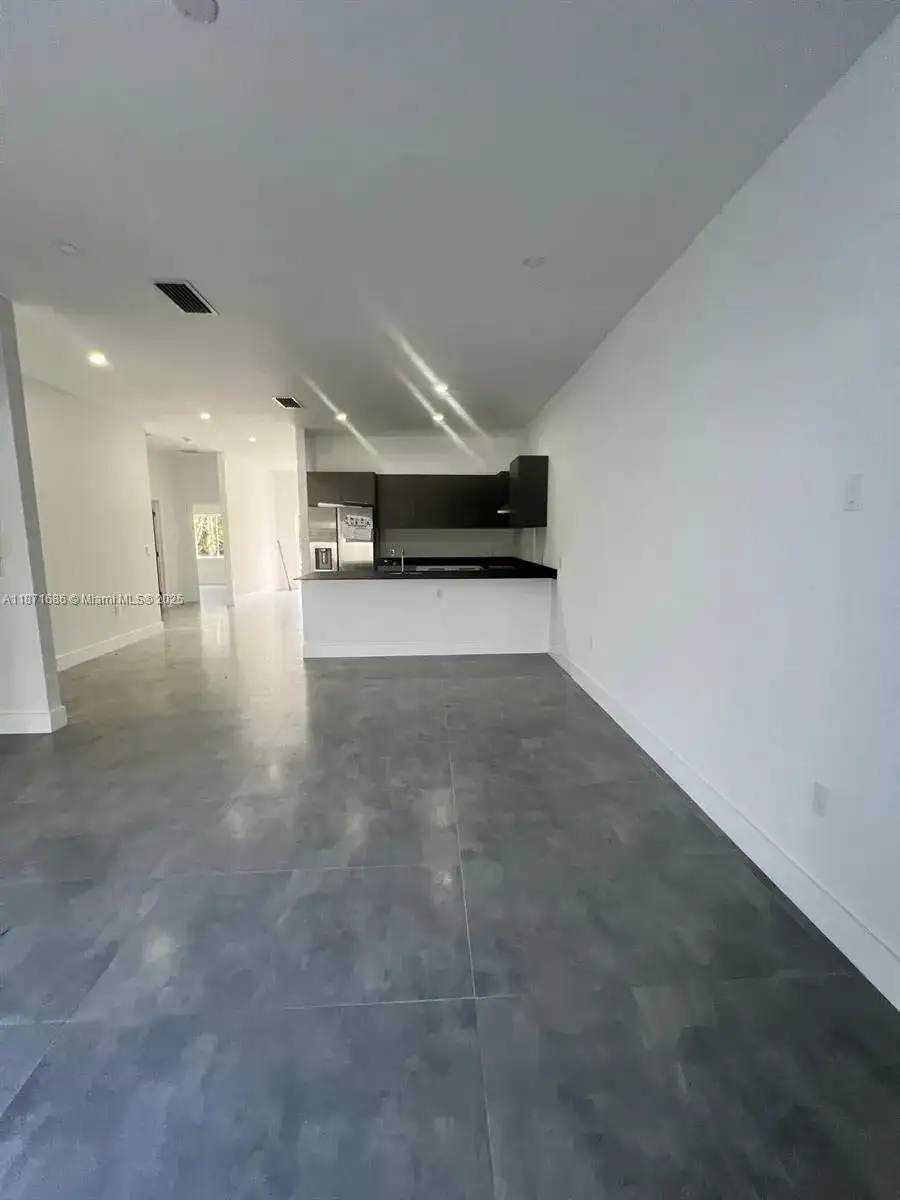2421 NW 23rd Ln, Fort Lauderdale FL 33311 photo 2