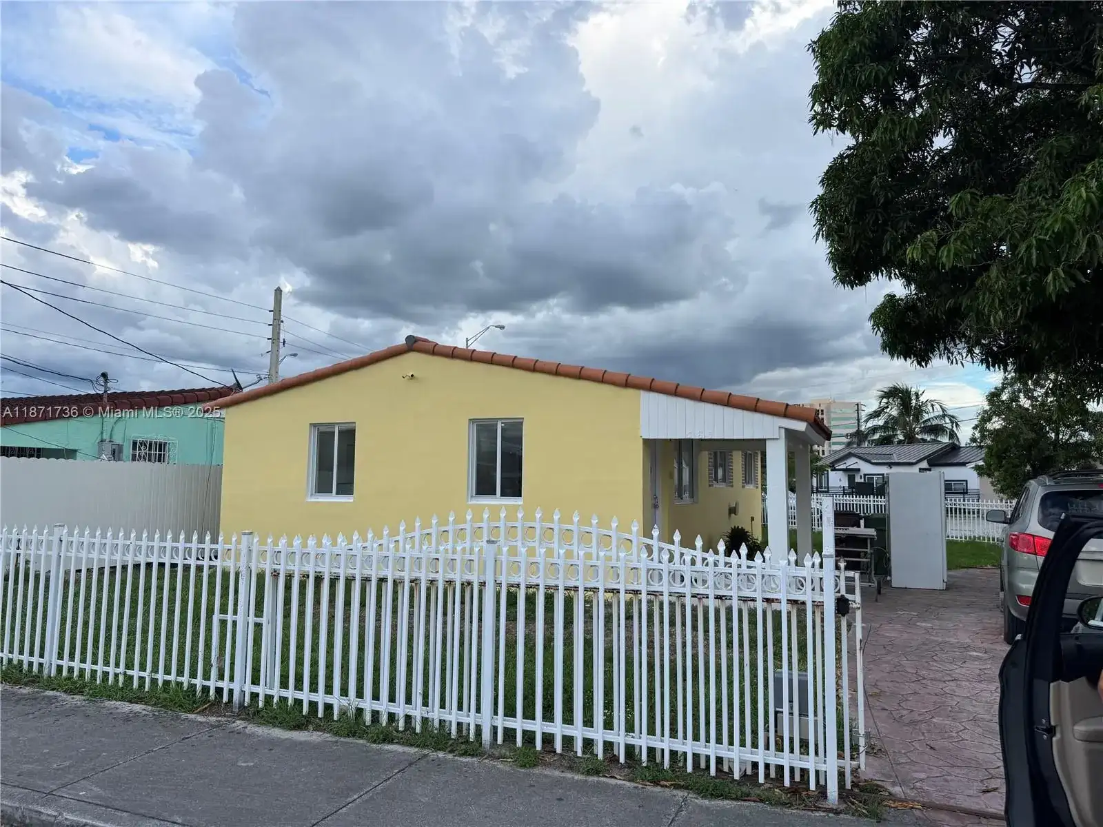 685 SE Park Dr, Hialeah FL 33010 photo 2