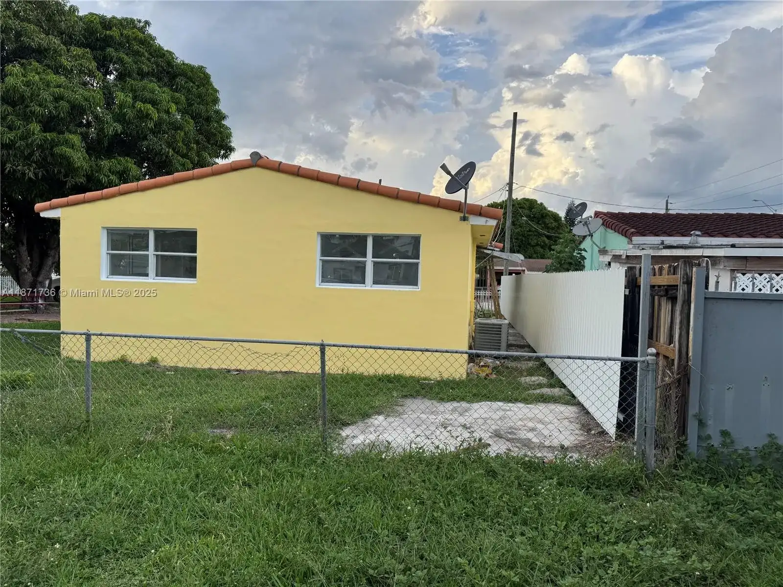685 SE Park Dr, Hialeah FL 33010 photo 3