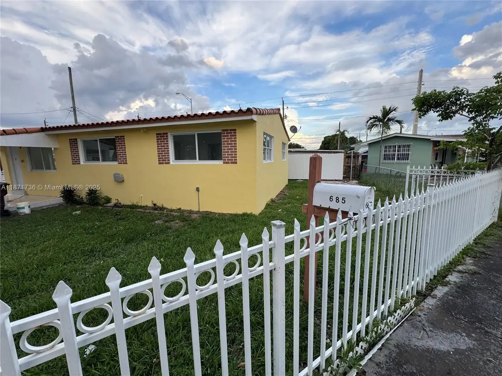 685 SE Park Dr, Hialeah FL 33010 photo 4
