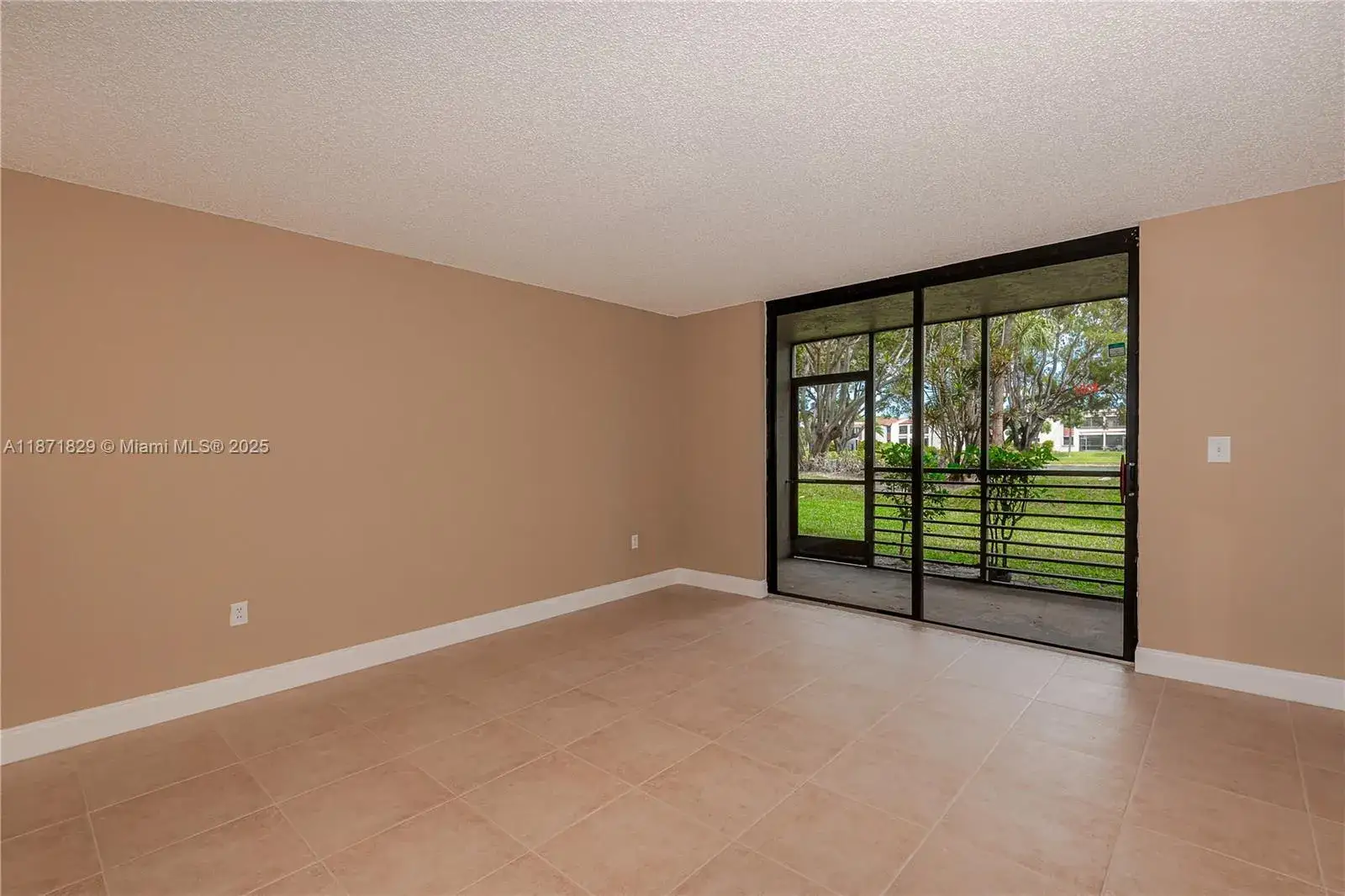901 Colony Point Cir # 102, Pembroke Pines FL 33026