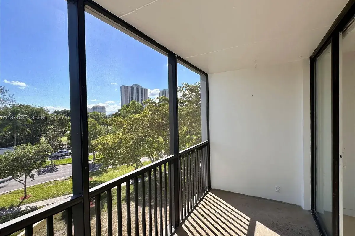 3301 N Country Club Dr # 410, Aventura FL 33180