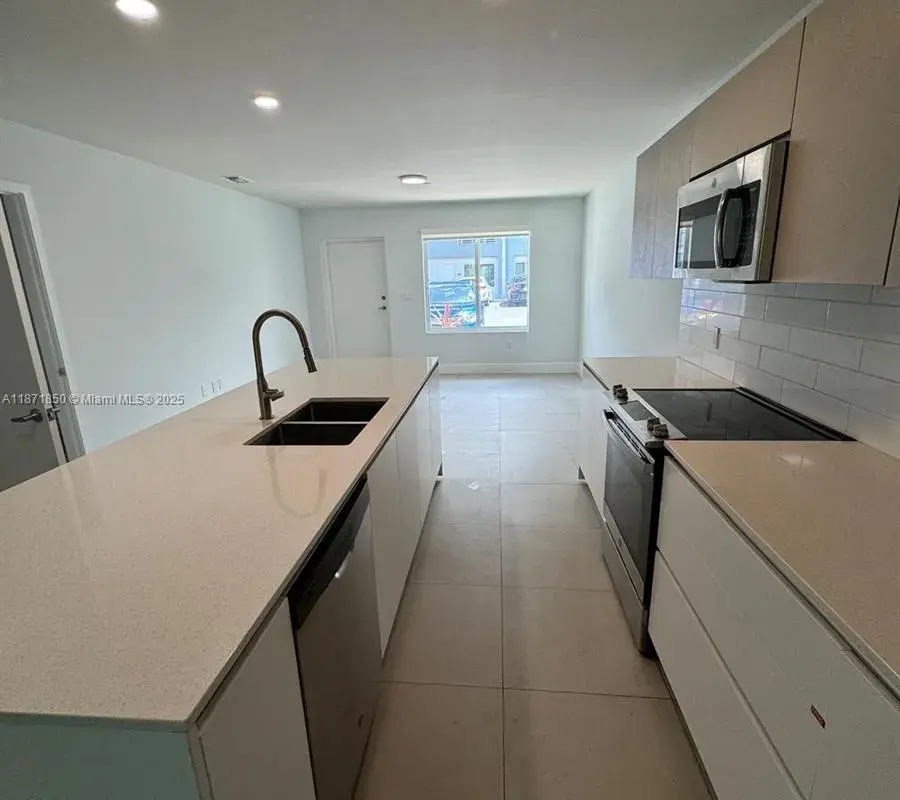 2555 NE 193rd St # 2106, Miami FL 33180