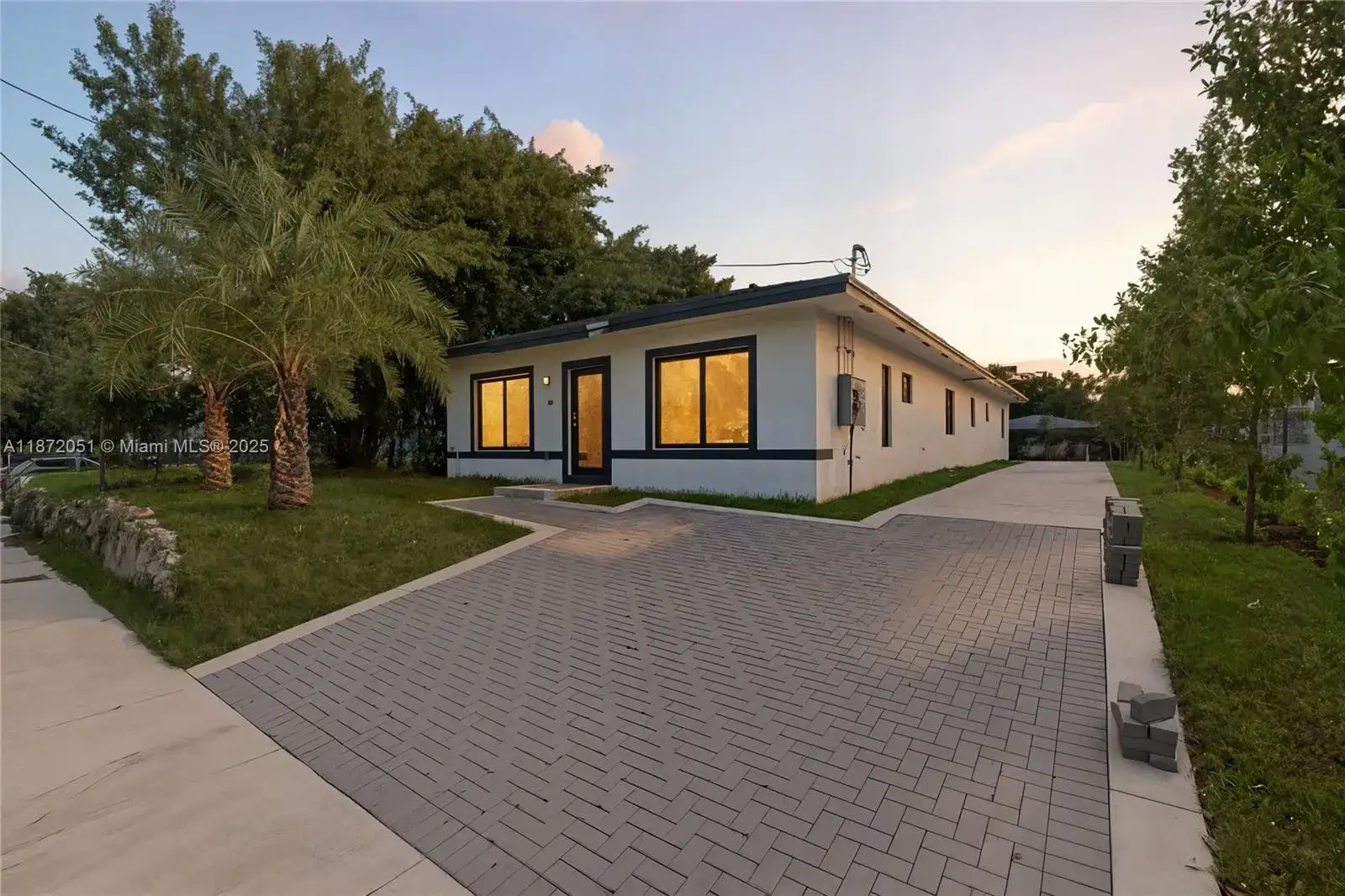1844 NW 33rd St, Miami FL 33142 photo 2