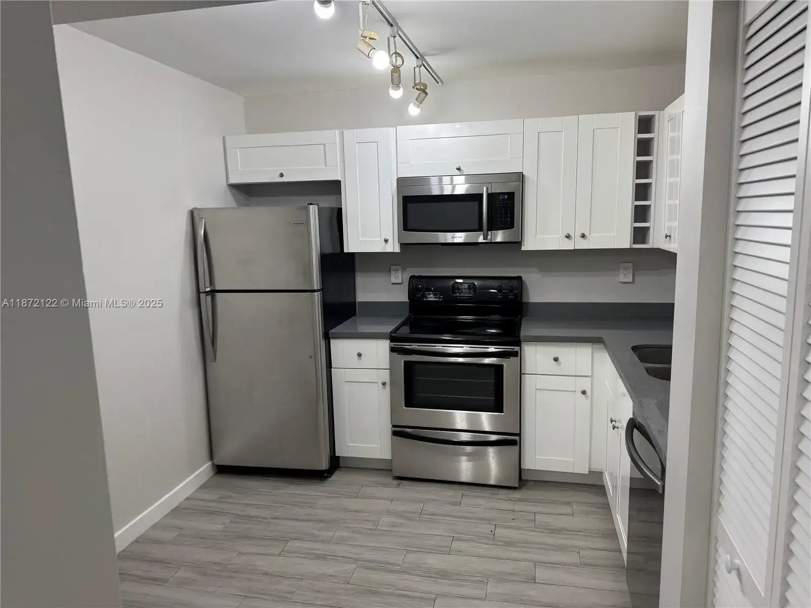 721 N Pine Island Rd # 201, Plantation FL 33324 photo 3