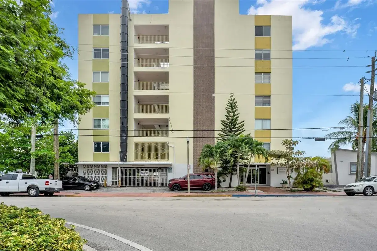 8001 Crespi Blvd # 4B, Miami Beach FL 33141