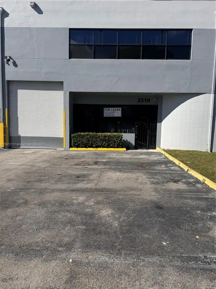 2310 NW 102nd Pl, Doral FL 33172 photo 2