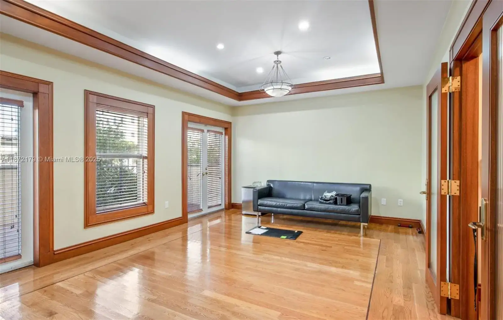 4551 Ponce De Leon Blvd, Coral Gables FL 33146 photo 2