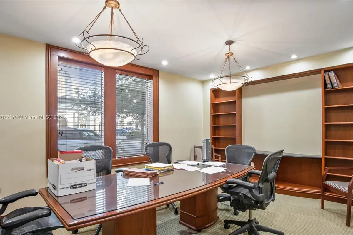 4551 Ponce De Leon Blvd, Coral Gables FL 33146