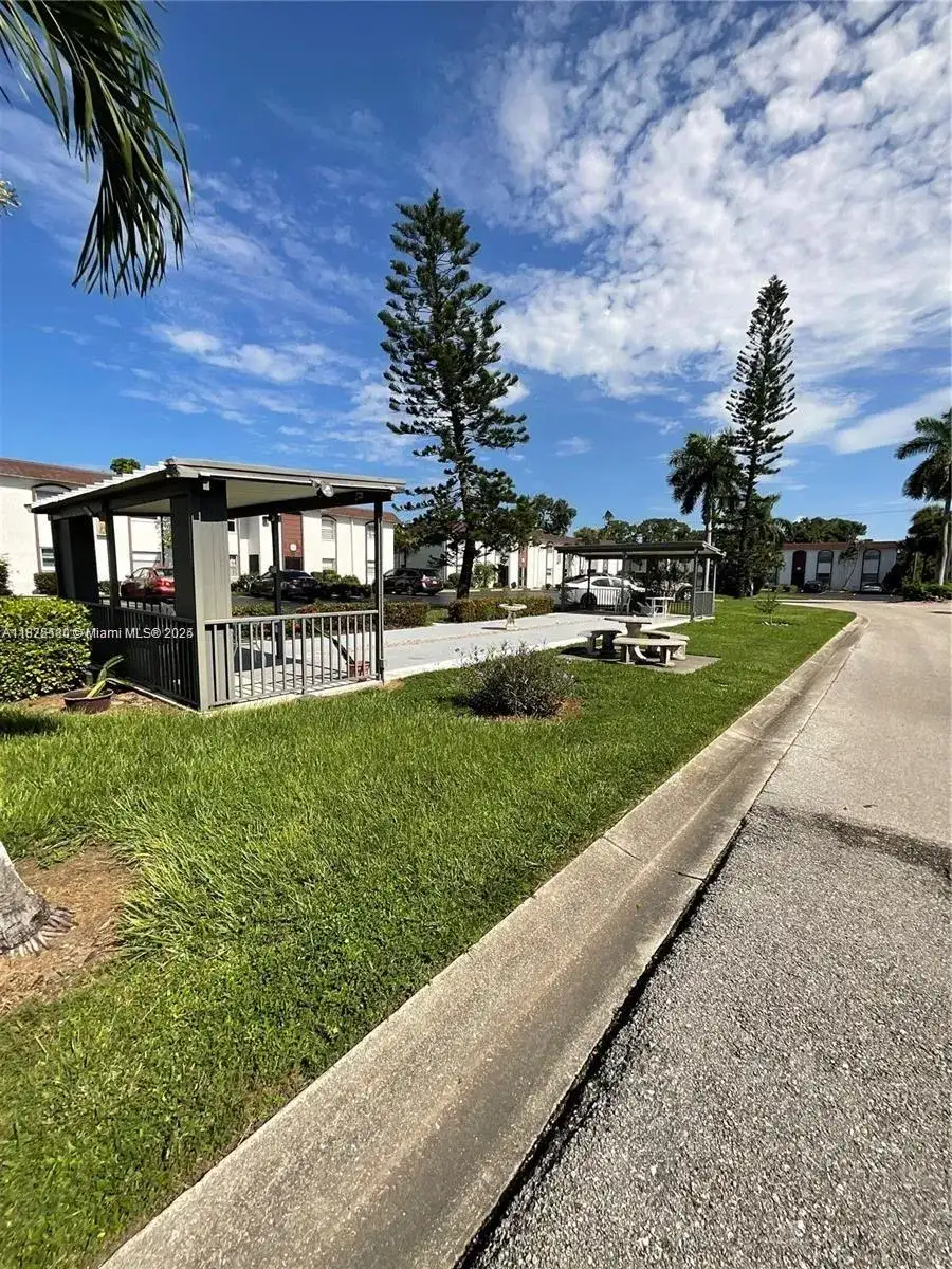 2828 Jackson Street # I3, Fort Myers FL 33901 photo 2
