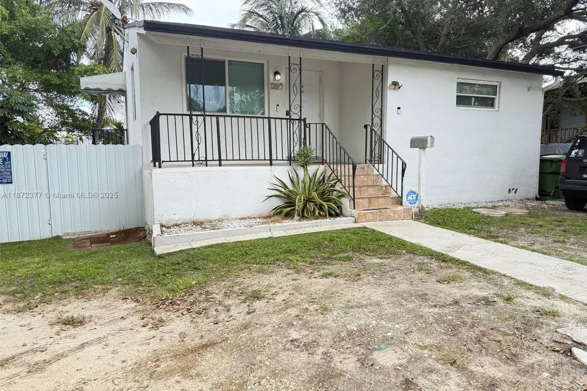 707 SW 8th Ave, Hallandale Beach FL 33009