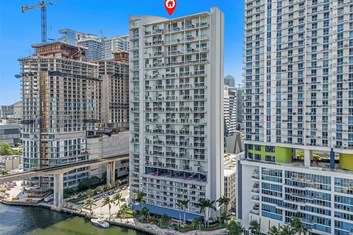 690 SW 1st Ct, Miami FL 33130
