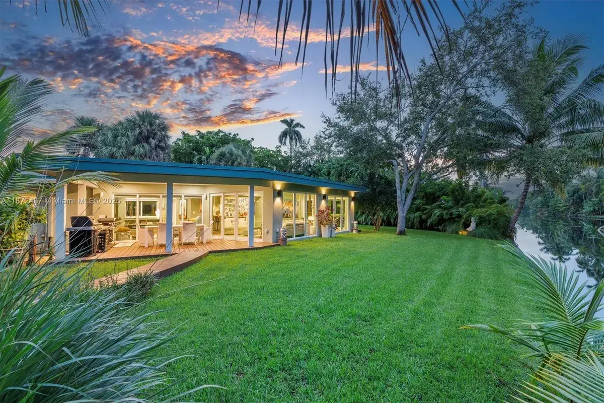 11377 W Biscayne Canal Rd, Miami FL 33161