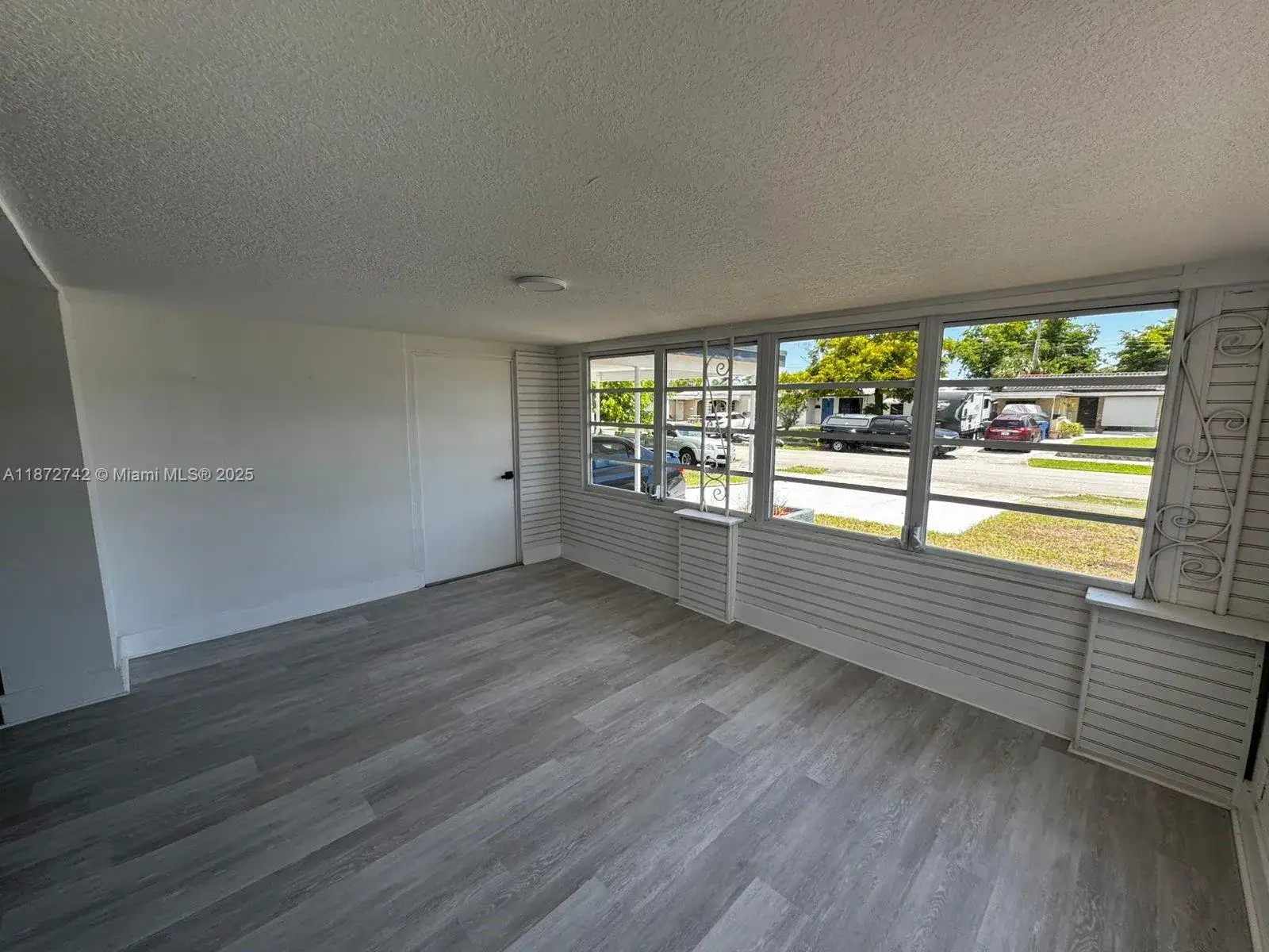 5373 NE 3rd Ter, Oakland Park FL 33334 photo 2