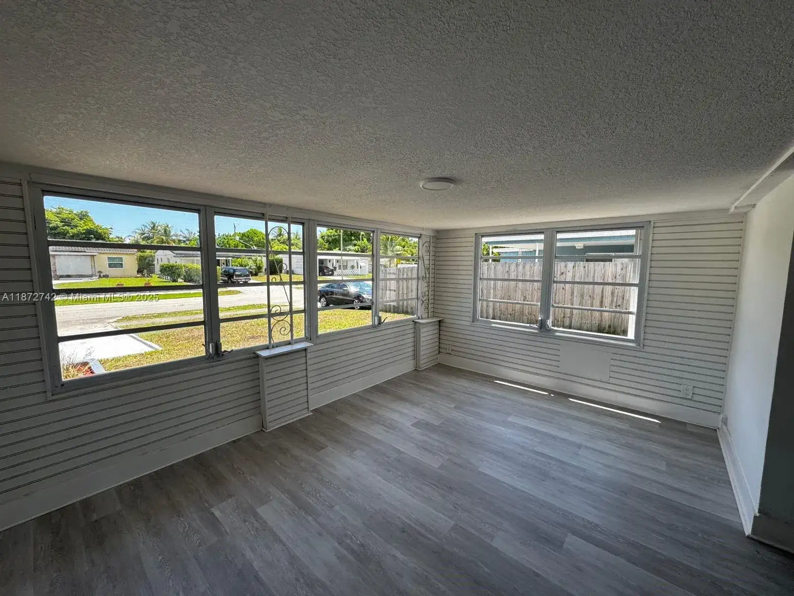 5373 NE 3rd Ter, Oakland Park FL 33334 photo 3