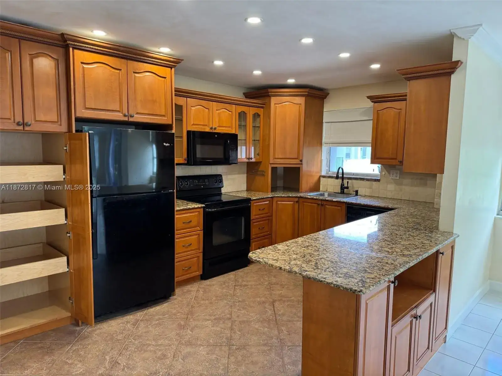 2780 NE 183rd St # 301, Aventura FL 33160 photo 2