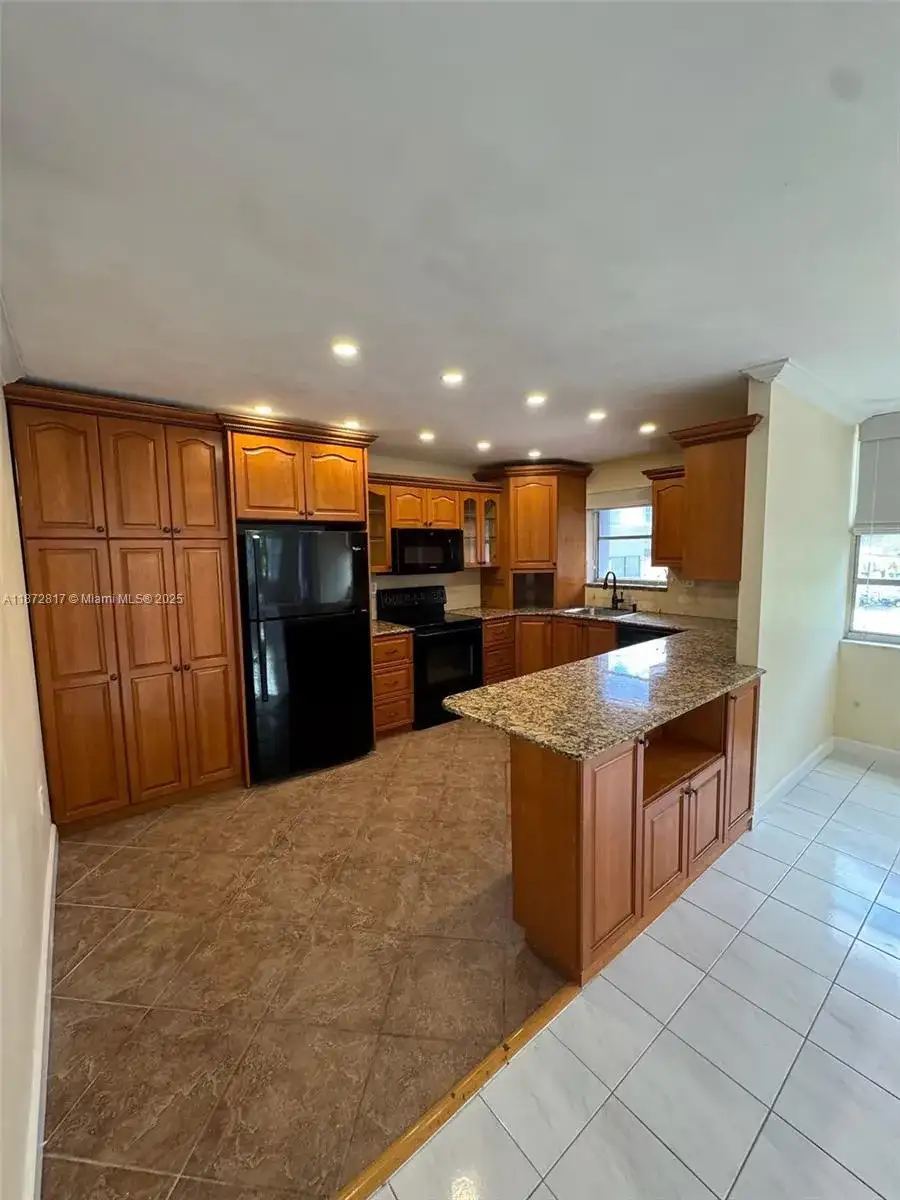 2780 NE 183rd St # 301, Aventura FL 33160 photo 4